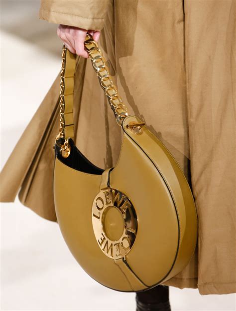 Loewe (fashion brand) .